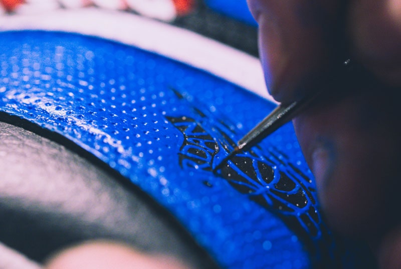 Ręczne malowanie butów Air Jordan. Rękodzieło.Personalizacja i renowacja butów Air Jordan. Tarrago Sneakers Paint Mixing Colors.