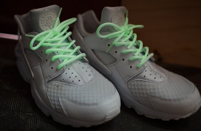 Białe odblaskowe okrągłe świecące w ciemności sznurowadła do butów LACE LAB Glow In The dark Rope, personalizacja obuwia, custom, customizacja adidasów