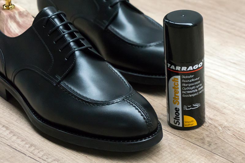 Rozciągacz do obuwia, który zmiękcza skóry ułatwiając dopasowanie butów do stopy