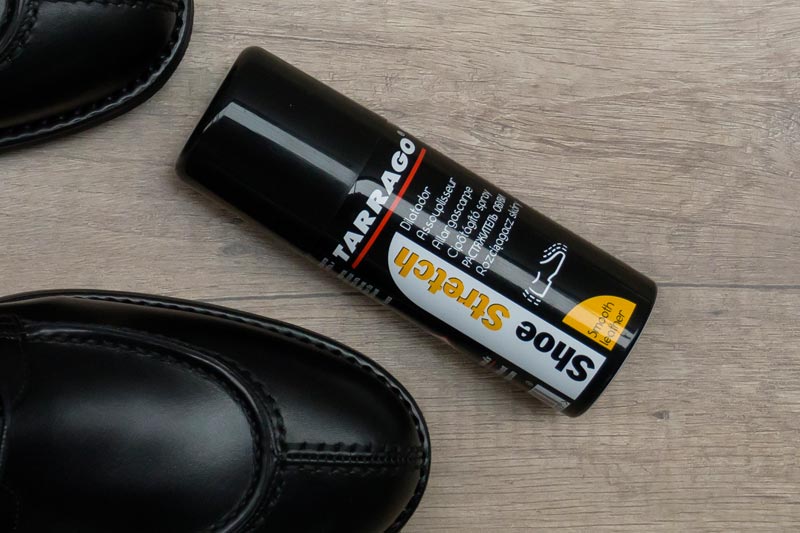 Zmiękczacz do skór, rozciągacz do skórzanych butów ułatwia dopasowanie obuwia do stóp.