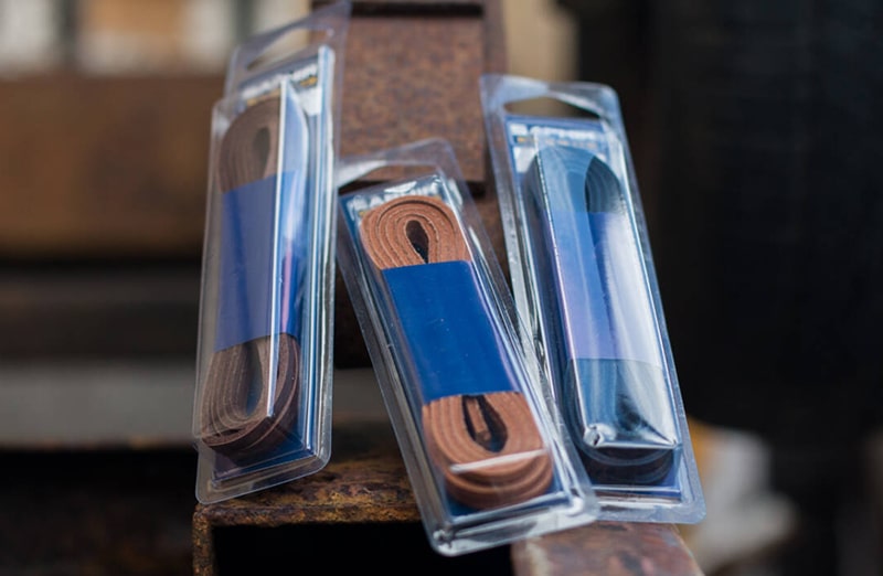 Ciemno brazowe skorzane sznurowadla 3mm wytrzymale do butow, rzemyki, rzemienie