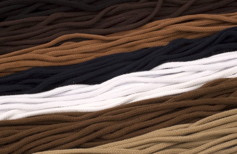 Kolorowe okrągłe sznurowadła do butów, obuwia. Bawełniane sznurówki do obuwia eleganckiego i casualowego.