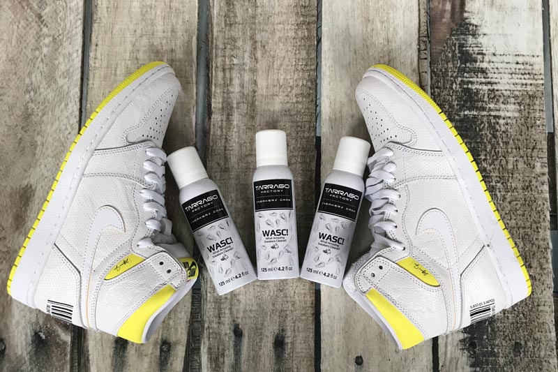 Uniwersalna pianka do czyszczenia butów wykonanych ze skór licowych, zamszu, nubuku, tekstyliów