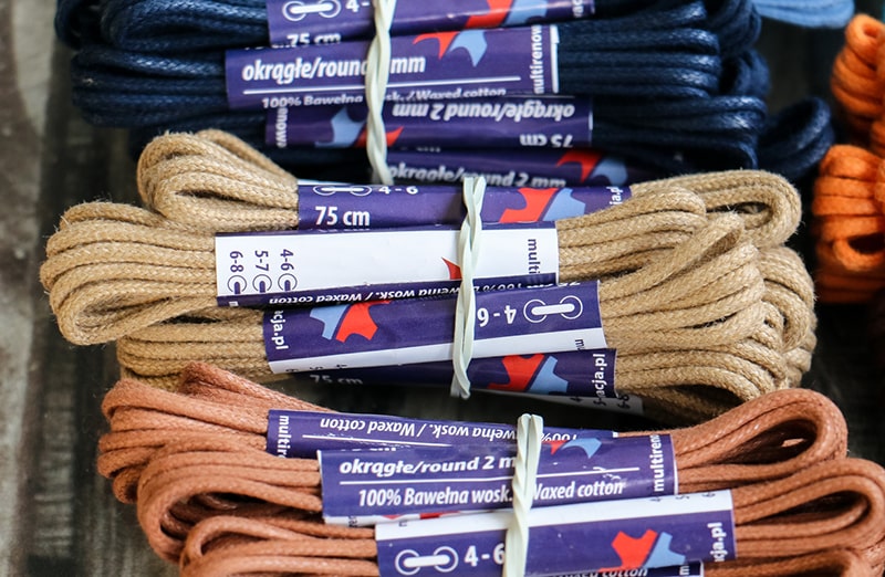 Woskowane ciemnobezowe sznurowadla okragle 2mm woskowane wytrzymale do butow