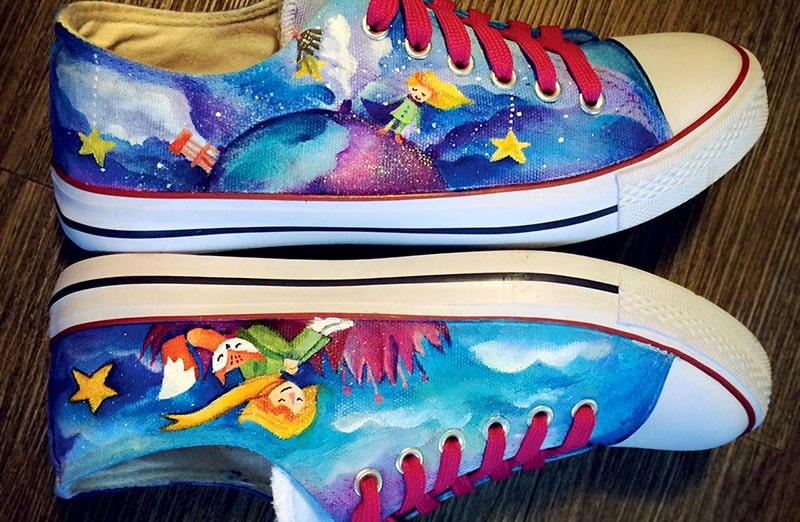 Farby do customizacji tkanin i jeansu. Farba na bazie wody do personalizacji tenisówek.