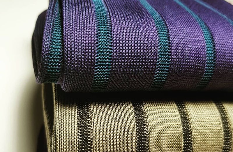 Eleganckie luksusowe podkolanówki i skarpetki męskie - pomysł na prezent. fioletowe. niebieskie.