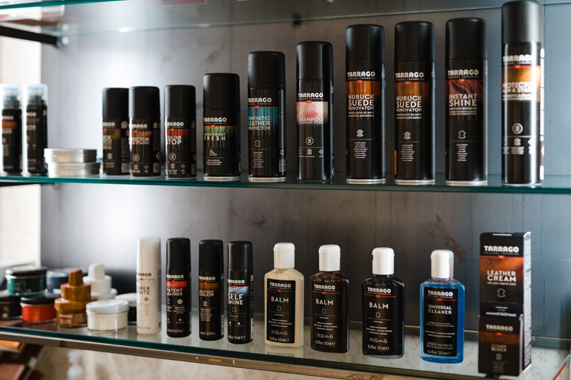 Czyszczenie, pielęgnacja i renowacja zamszu i nubuku. Produkty do butów, obuwia, skór. 