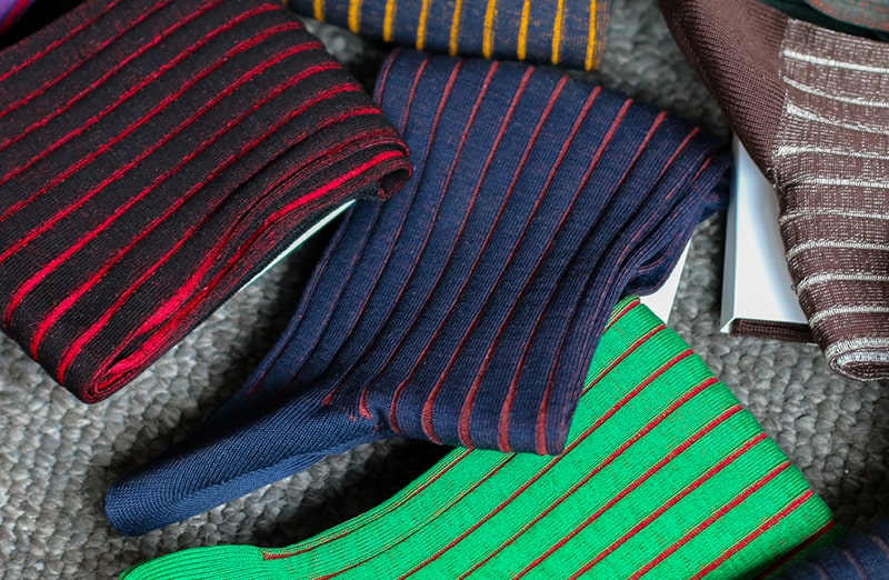 Viccel Shadow granatowo tabakowe. Skarpetki z wydzieleniami idealne na prezent. Do garnituru, do jeansu, do chinosów. Fil d’Ecosse, egyptian cotton, bawełna egipska.