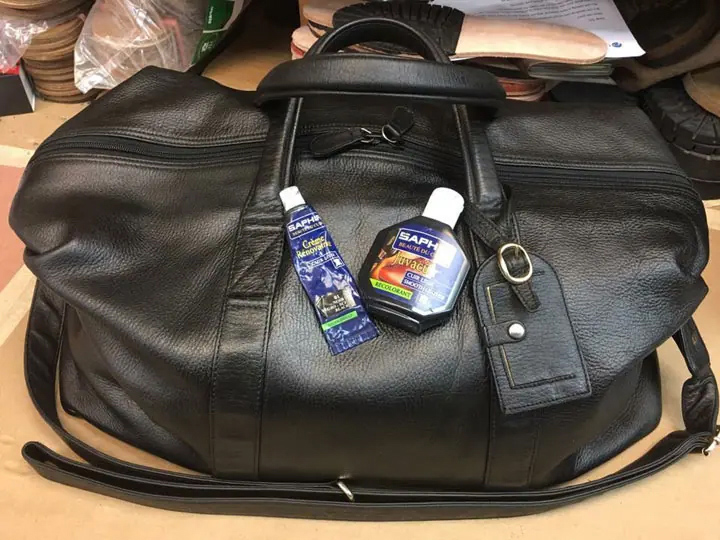 Czarny krem do renowacji torebki, torby, galanterii skórzanej. Balsam mocnokoloryzujący do skóry naturalnej, licowej. Odnowienie koloru.