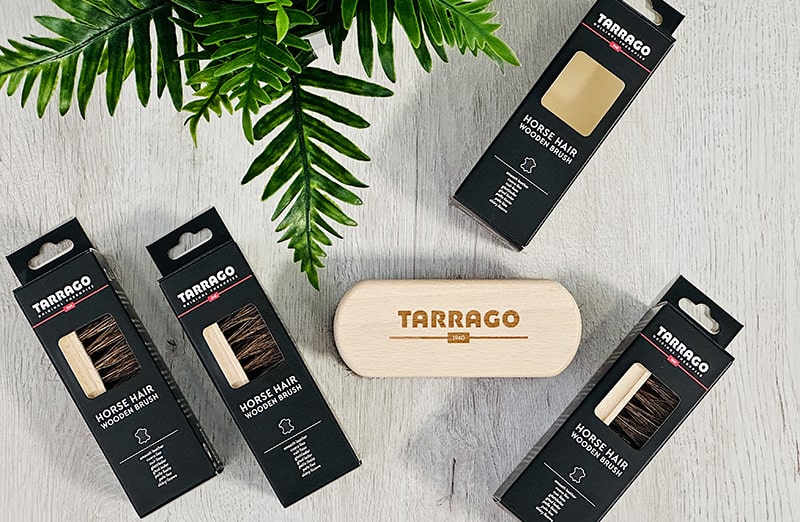 Drewniana szczotka do butów wykonana z włosia końskiego i drewna bukowego