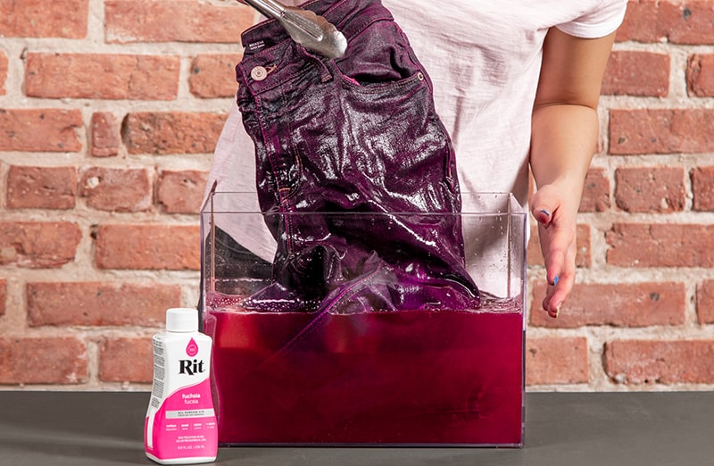 Fuchsia Rit Dye Liquid - barwnik do ubrań, odzieży, tkanin, jeansu w fuksjowym kolorze.