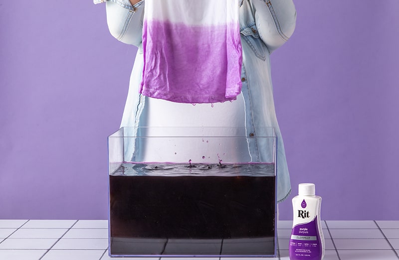 Purple Rit Dye Liquid - barwnik do ubrań, odzieży, tkanin, jeansu w fioletowym kolorze.