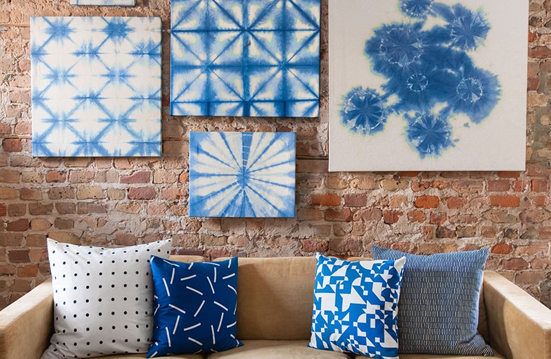 Niebieski pigment do personalizacji butów, jeansowych katan, plecaków, czapek, t-shirtów i innych akcesoriów. 