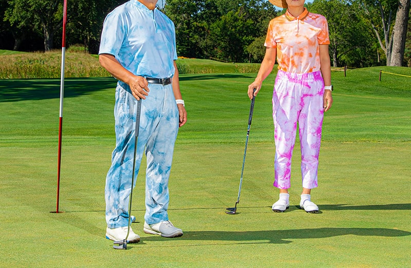 Uniwersalny morelowopomarńczowy barwnik do tkanin syntetycznych.