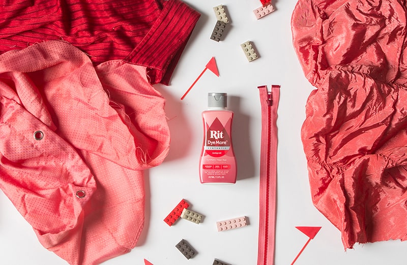 Czerwony pigment do personalizacji butów, jeansowych katan, plecaków, czapek, t-shirtów i innych akcesoriów. 