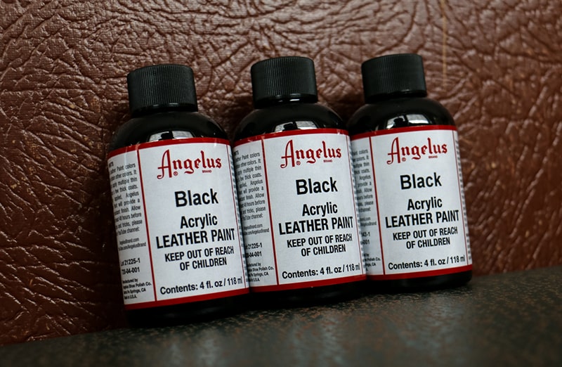 czarna farba do customizacji sneakersów, jeansu, tkanin Angelus Acrylic Leather Paint 1pint