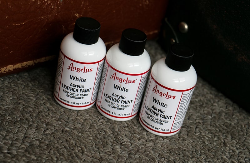 Białe matowe farby do personalizacji kicksów, jeansu, tekstyliów Angelus Acrylic Leather Paint 1oz