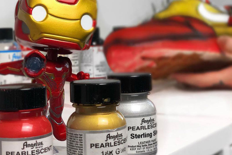 Niebieskie perłowe farby do personalizacji kicksów, jeansu, tekstyliów Angelus Acrylic Leather Paint Pearlescent 1oz