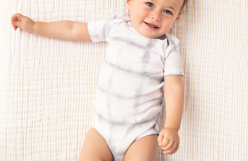 Perłowoszary pigment do personalizacji butów, jeansowych katan, plecaków, czapek, t-shirtów i innych akcesoriów. 