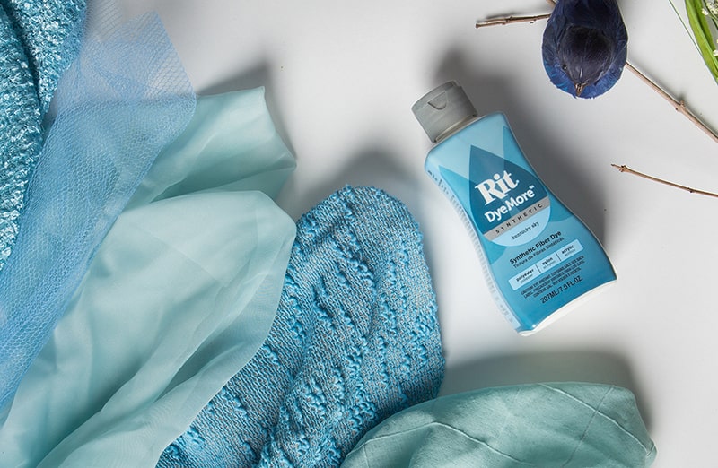 Błękitny pigment do personalizacji butów, jeansowych katan, plecaków, czapek, t-shirtów i innych akcesoriów. 