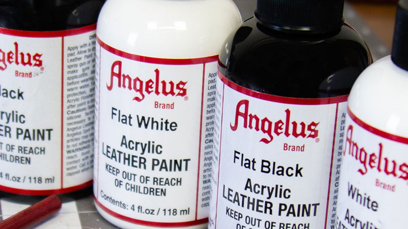 czarna matowa farba do customizacji sneakersów, jeansu, tkanin Angelus Acrylic Leather Paint 1oz