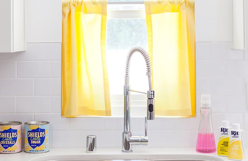 Uniwersalny cytrynowożółty barwnik do tkanin i innych powierzchni w formie płynnej RIT DYE