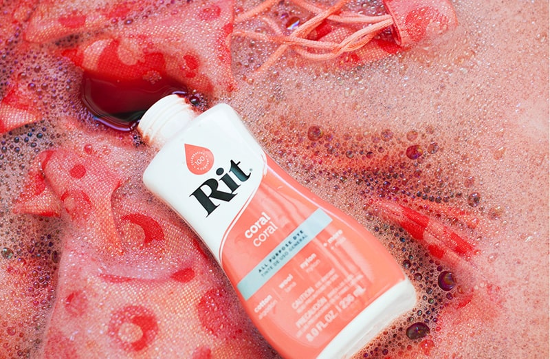 Coral Rit Dye Liquid - barwnik do ubrań, odzieży, tkanin, jeansu w koralowym kolorze.