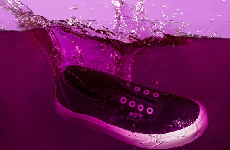 Eggplant Rit Dye Liquid - barwnik do ubrań, odzieży, tkanin, jeansu w bakłażanowym kolorze.