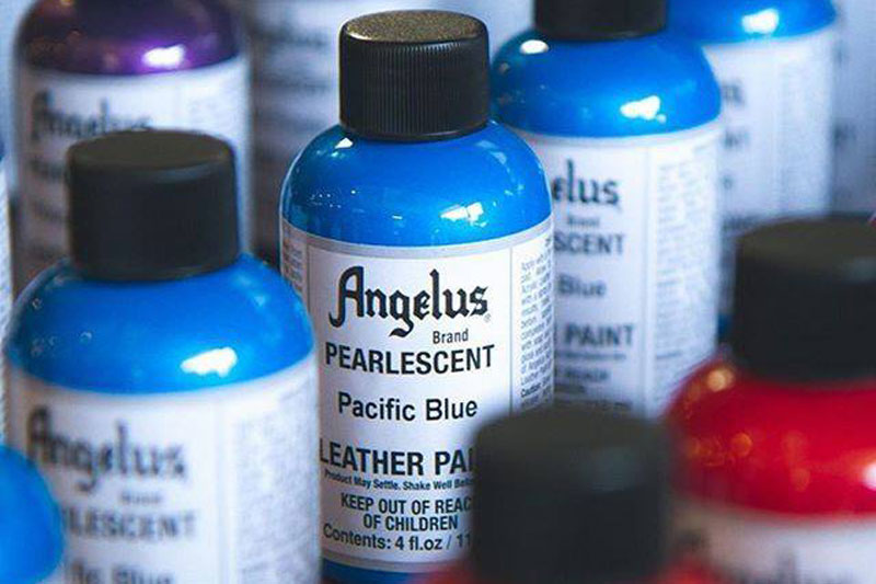 Srebrne perłowe farby do personalizacji kicksów, jeansu, tekstyliów Angelus Acrylic Leather Paint Pearlescent 4oz