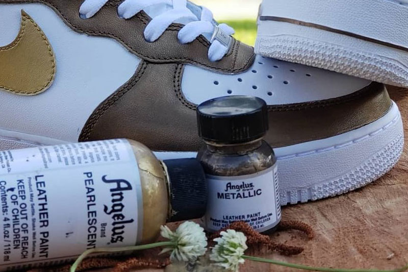 Cynowe metaliczne farby akrylowe do customizacji sneakersów i jeansu. Farby w kolorach metalicznych