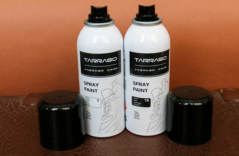 Biała farba w aerozolu TARRAGO SNEAKERS do odnawiania koloru i customizacji butów.