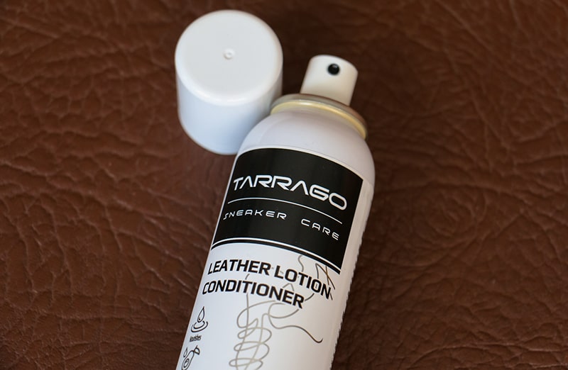 krem ​​na bazie wody wzbogacony naturalnymi składnikami, które odżywiają i chronią skórę, pomagając przywrócić jej wygląd i wykończenie „nowego buta