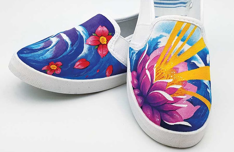 Kryjące czarne farby do zmiany koloru butów, jeansu, tkanin. Nadaje się do skór naturalnych i syntetycznych.