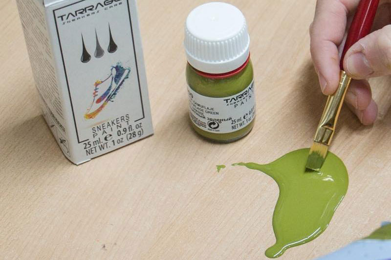 TARRAGO SNEAKERS Paint Collector Colors 25ml #802 INFRARED, Czerwona farba akrylowa do personalizacji butów i ubrań
