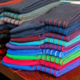 Eleganckie luksusowe podkolanówki i skarpetki męskie - pomysł na prezent. fioletowo czerwone