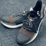 Odblaskowe płaskie sznurowadła czarne, stworzone do popularnych modeli Nike air max 90
czy innych modeli Nike