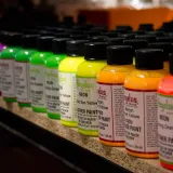 Akrylowe neonowe farby do personalizacji kicksów, jeansu, tekstyliów