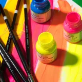 Żarówiaste farby do customizacji butów i jeansu Angelus Neon Acrylic Paint. Farby do personalizacji skór i tkanin.