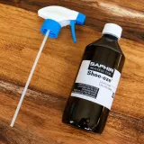 Preparat zmiękczający skórę obuwniczą, pozwalając na optymalne dopasowanie butów do stopy.