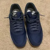 Odblaskowe płaskie sznurowadła granatowe, stworzone do popularnych modeli Nike air max 90
czy innych modeli Nike