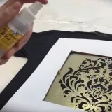 Decolourant mist do miejscowego odbarwiania odzieży