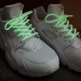 Świecące w ciemności okrągłe sznurowadła stworzone  do popularnych modeli Adidas Yeezy 350 Boost czy Adidas NMD