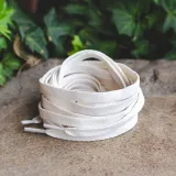 Płaskie kremowe sznurowadła Lace Lab. Sznurówki do customizacji sneakersów Jordan, Nike, Air Jordan 1, Retro High, Obsidain