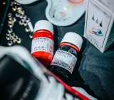 Najlepsze farby do rękodzieła. Akryle do  customizacji, malowania butów, sneakersów, jeansu, katany jeansowej, tkanin.