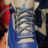 Odblaskowe płaskie sznurowadła niebieskie, stworzone do popularnych modeli Nike air max 90s
czy innych modeli nike, adidas