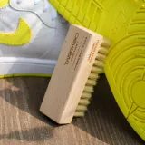 Bukowa szczotka od czyszczenia sneakersów - nike, jordan, adidas, asics, puma, reebok. Szczotecz do butów.