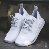 Białe sznurowadła płaskie do butów Adidas Ultra Boost. Sznurówki do customizacji sneakersów.