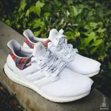 Płaskie Białe sznurowadła do butów Adidas Ultra Boost. Sznurówki do customizacji sneakersów.