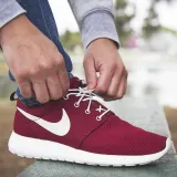 białe okrągłe sznurowadła idealne do butów Nike Roshe czy Jordan Futures.
