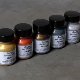 Metaliczne farby akrylowe do customowania butów i jeansu. Farba złota, srebrna, cynowa, brązowa, miedziowa.